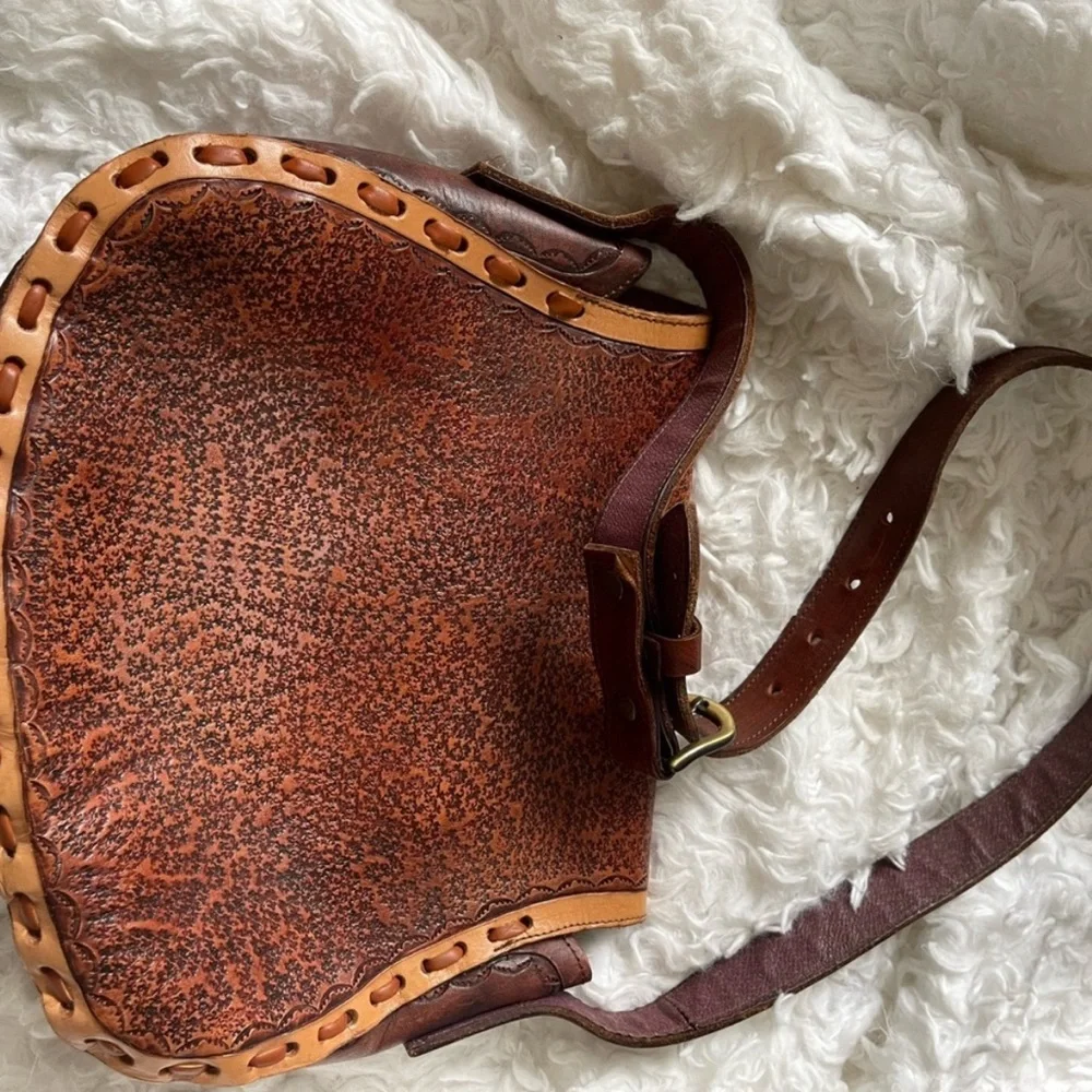 Vintage Hand Tooled Western Floral Leather Crossbody Bag purse tan Brown Cowgirl